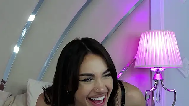 IvyNox Adlı Modelin Canlı XXX Sohbeti