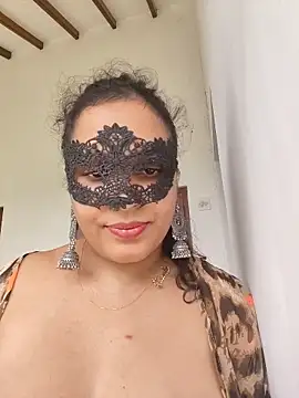 Ruvi_Queen Chat XXX in diretta