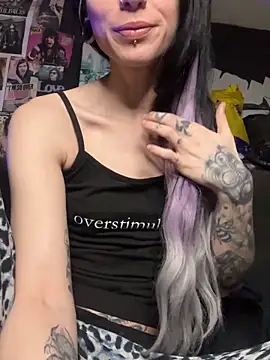 MissMidnightUK Chat XXX in diretta