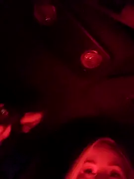 POPPY_XO: διαδικτυακό σόου στην κάμερα