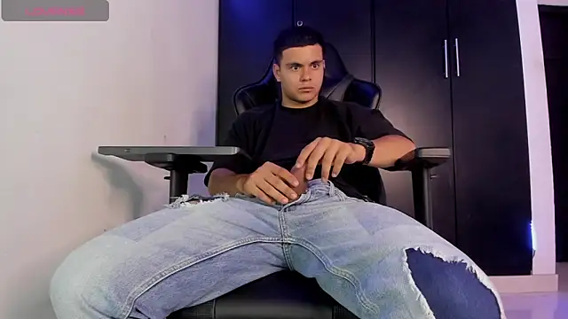 Liam_Mateo Adlı Modelin Canlı XXX Sohbeti