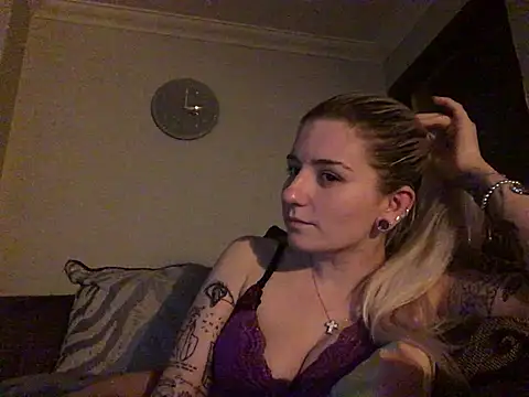 Chat +18 de xxamyleighxx ao vivo