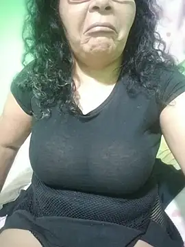 Amarantha25's Live XXX Chat