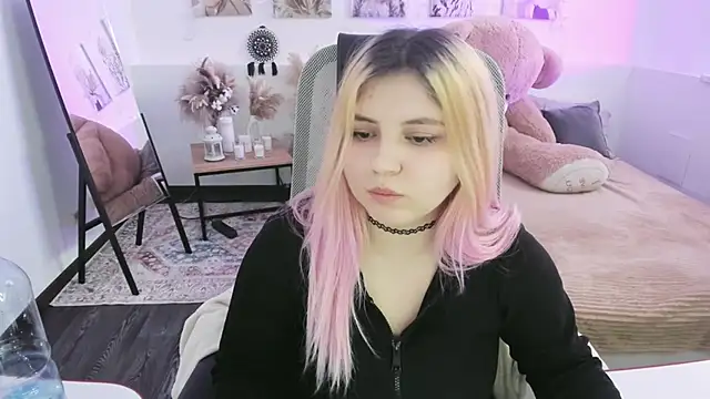 DiaAngell's Live XXX Chat