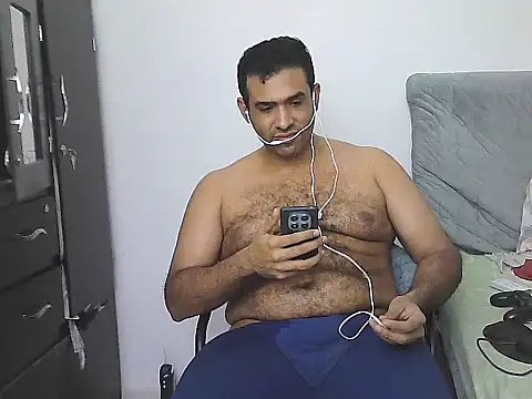 AlphaLatinoBear: απευθείας συνομιλία ΧΧΧ