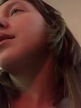 VesnaCrystal élő XXX-chatje