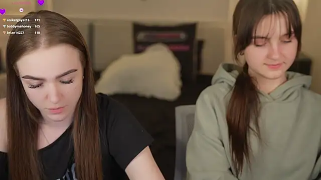 Ella_054 élő XXX-chatje