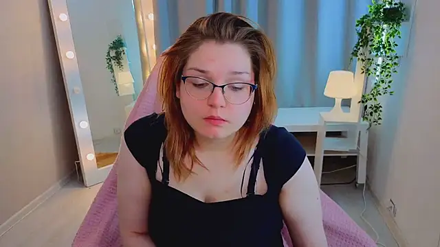 RacieBroom élő XXX-chatje