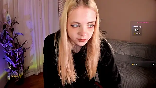 Astralil_ élő XXX-chatje