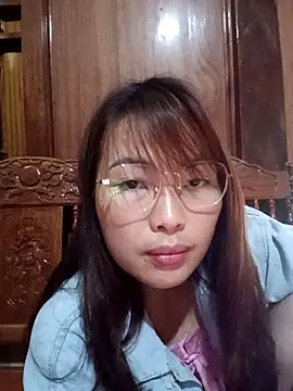 Milik-1022 élő XXX-chatje