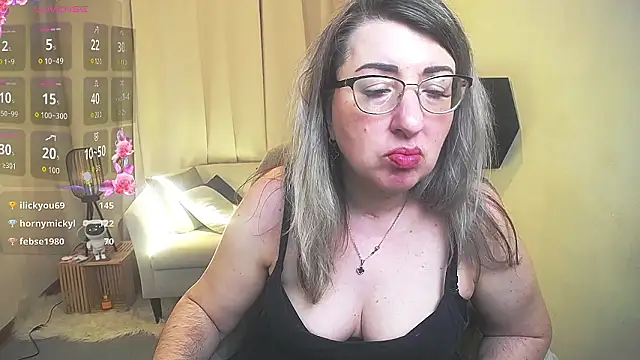 KKMimiKK élő XXX-chatje