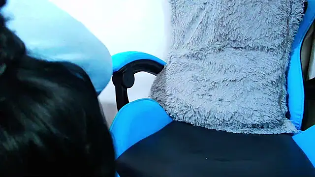 klylls_squirt_ élő XXX-chatje