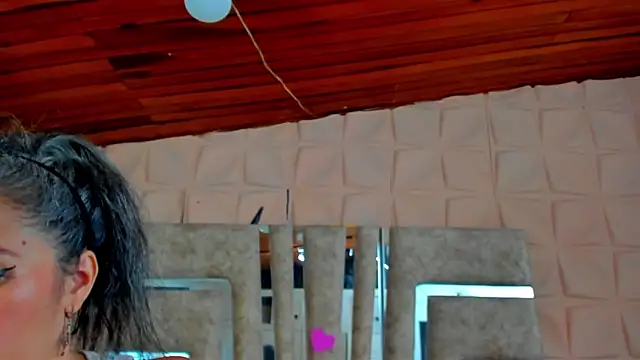 cute_sassy élő XXX-chatje