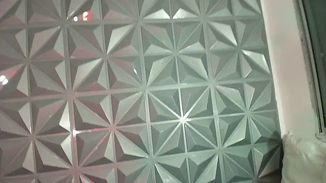 Emmy_lander1's Live XXX Chat