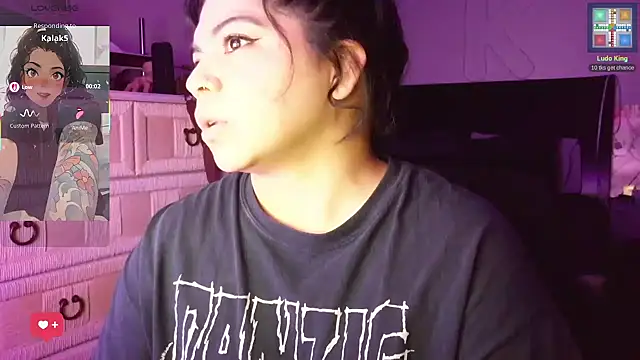 kimmiakiss22 élő XXX-chatje