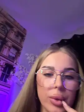 AubrieleRouj1のライブXXXチャット