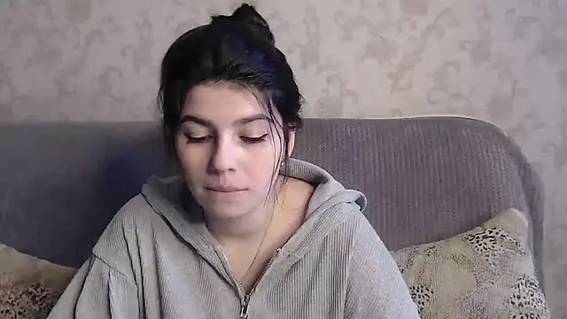 KisaModel Adlı Modelin Canlı XXX Sohbeti