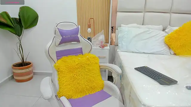 دردشة Nahoomy_Rouse_ الجنسية المباشرة