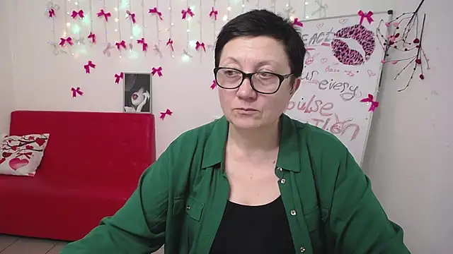 EmilyL0ve Webcam show