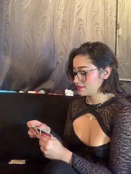 LilithMonette 即時 XXX 聊天