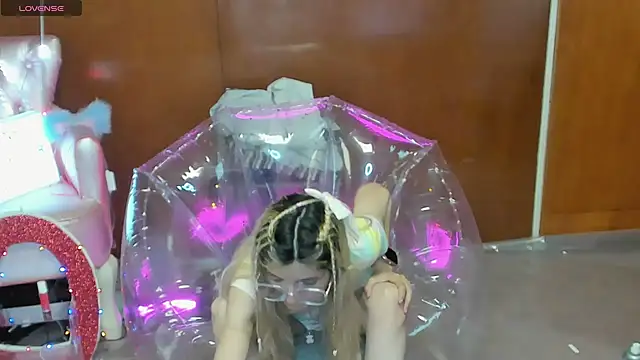 Skinygirl Live XXX Chat