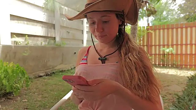 دردشة PocketElsa الجنسية المباشرة