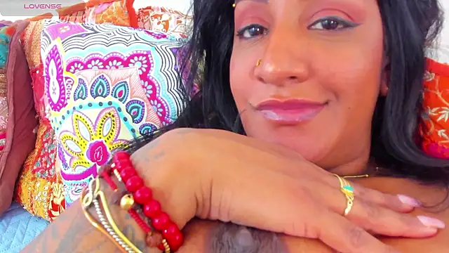 LadyNahir live XXX chat