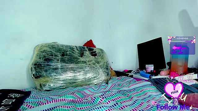 Kassandra369 élő XXX-chatje