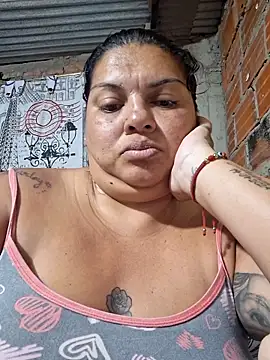 Juli_PowlのライブXXXチャット