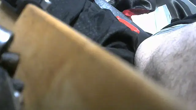 crassanova: διαδικτυακό σόου στην κάμερα