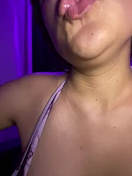 Chat XXX ao vivo de demonaughtyyy