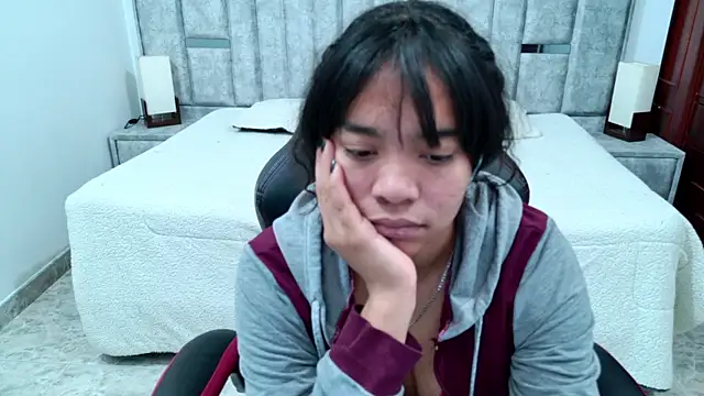 laureentt_ Adlı Modelin Canlı XXX Sohbeti