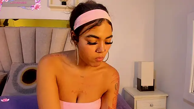 vahiolet_fuentes' Live XXX Chat