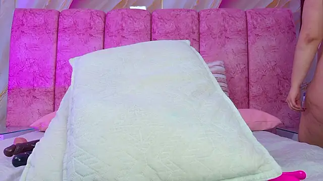 emmacurvy's Live XXX Chat