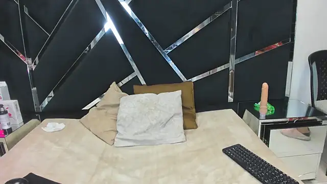 Chat XXX en directo de Criistaal_