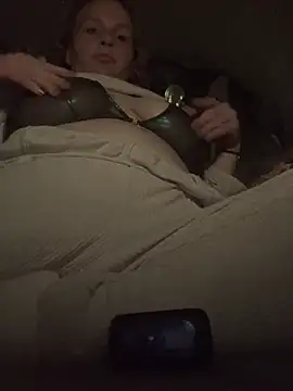 Chat +18 de RagingRebecca ao vivo