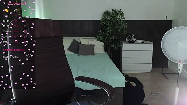 Qwerty_Anna_Lbo's Live XXX Chat