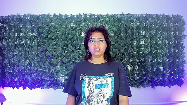 Chat +18 de SabinaMerchetti ao vivo