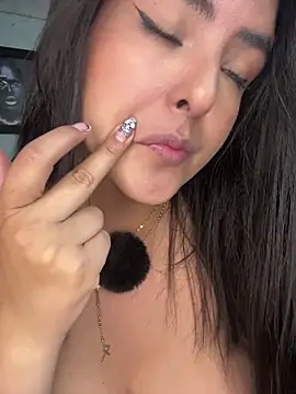 kim_zaratte Chat XXX live