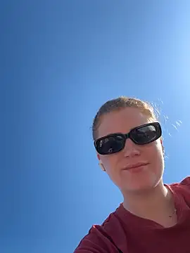 SunnyGrin Chat XXX live