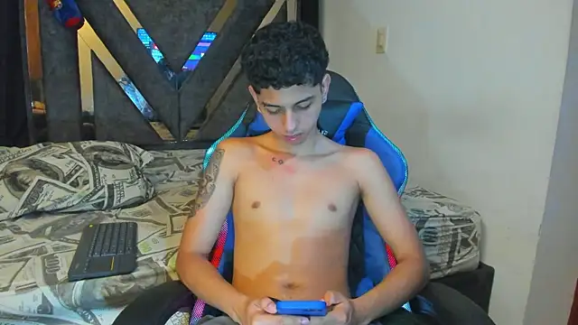 XXX chat uživo modela NohaDrake