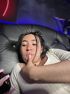 Sophie_LS Adlı Modelin Canlı XXX Sohbeti