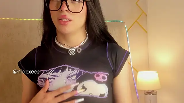 Nioki_: διαδικτυακό σόου στην κάμερα
