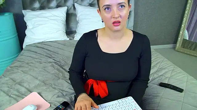 ElinaBellucci Live XXX-Chat