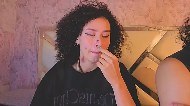 Benny_and_Mark's Live XXX Chat