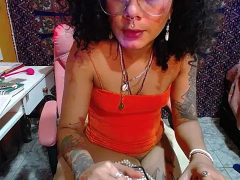 Chat XXX en directo de Delliriummm