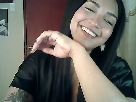 Chat +18 de FallsForHerSmile ao vivo