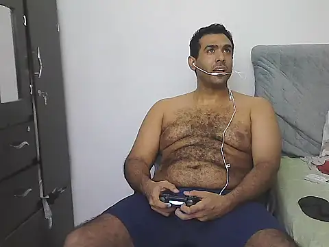 AlphaLatinoBear live XXX chat