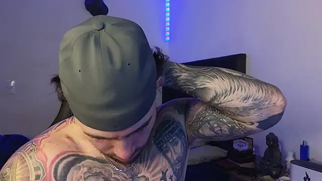 Онлайн чат XXX Ades_Lowe