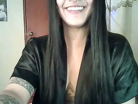 FallsForHerSmile Adlı Modelin Canlı XXX Sohbeti